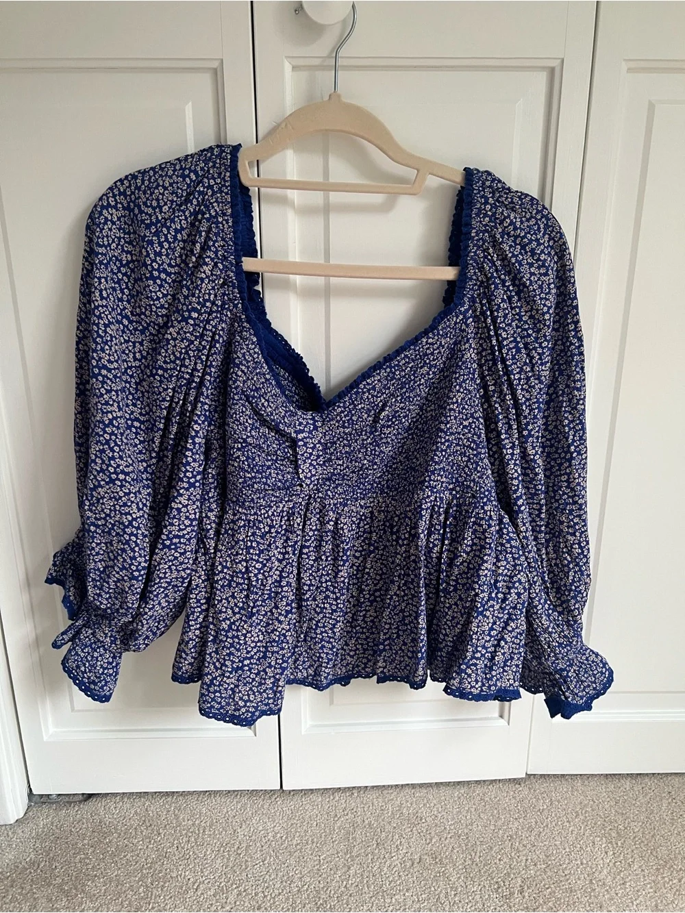 NWT! - Free People Navy Blue Floral Puff-Sleeve Peplum Blouse - super cute!
